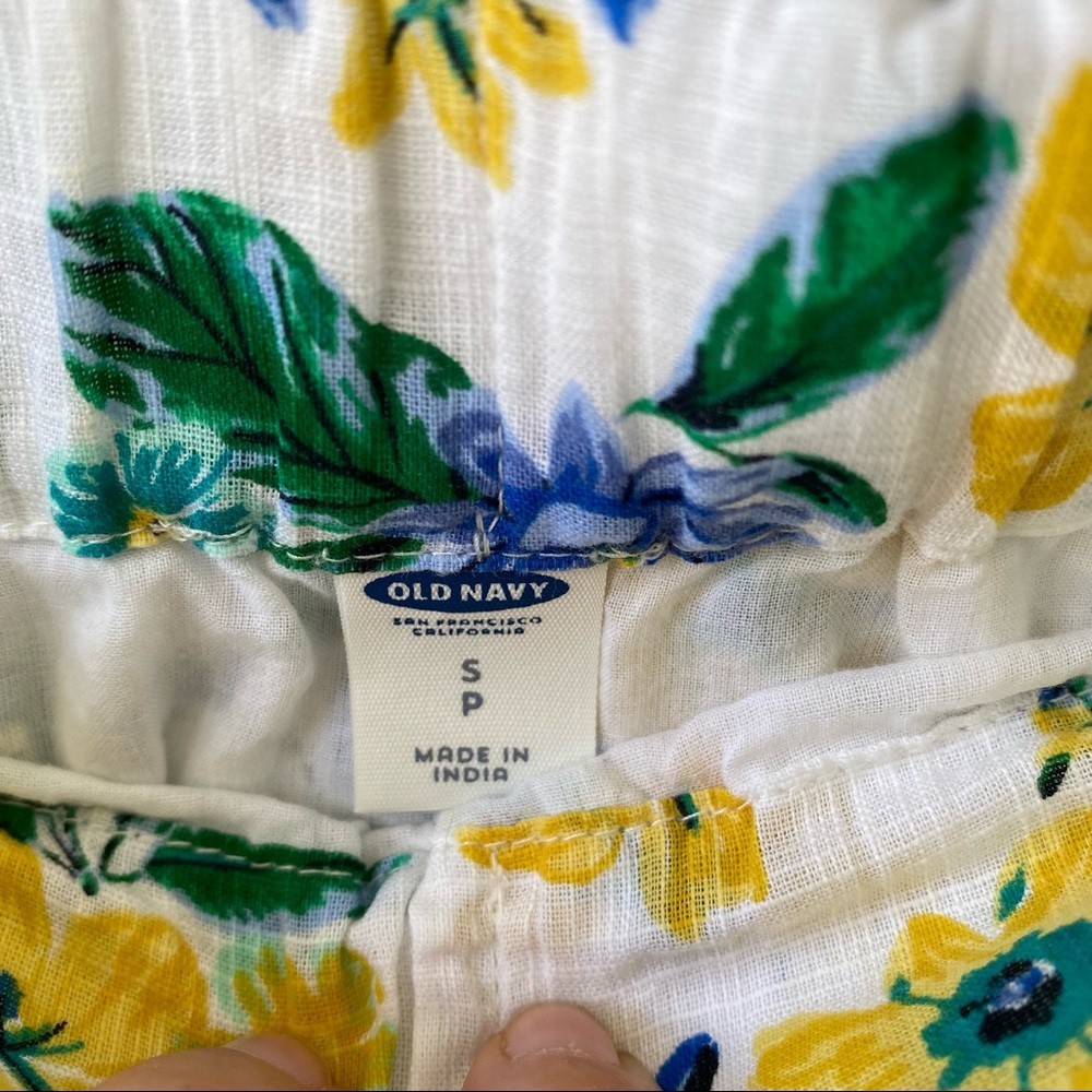 OLD NAVY Off The Shoulder Parrot Dress - Picture 3 of 12